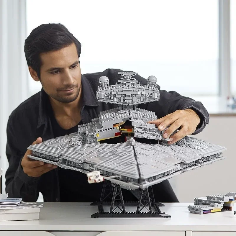 Bandai Unique Assembly Toy Set - огляд і ціна Event Launch Party